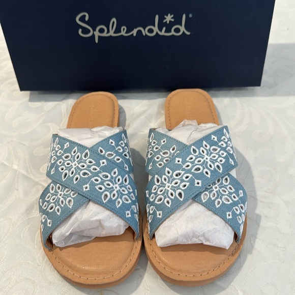 Splendid Salvia Embroidered Eyelet Slides. Size 7.5 - Picture 3 of 10